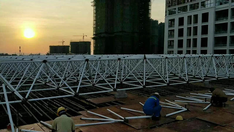 丽江螺栓球网架安装现场
